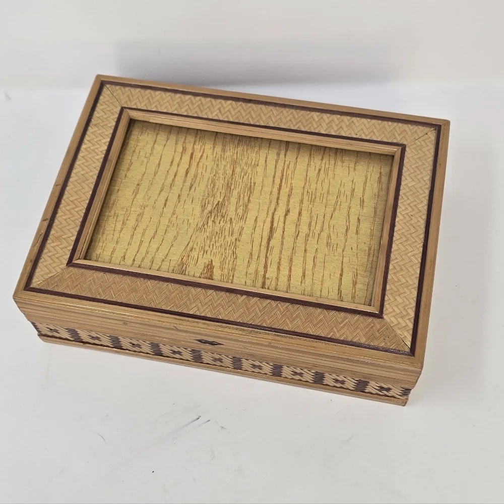 Vintage straw bamboo marquetry trinket jewelry box‎ red lining photo slot
